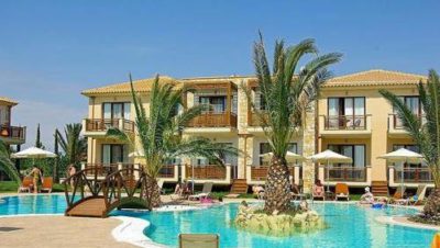 Στο υπερπολυτελές ξενοδοχειακό συγκρότημα πέντε αστέρων «Mediterranean Village» στην Παραλία Κατερίνης λειτουργούν 48 μπόιλερ με αντλία θερμότητας της ADTHERM, τα οποία είναι τοποθετημένα στα 18 κτίρια, καλύπτοντας πλήρως τις ανάγκες για ζεστά νερά χρήσης