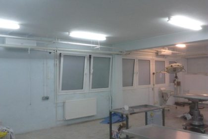 Τα δύο κλιματιστικά που τοποθετήθηκαν στα χειρουργεία της κλινικής της Κτηνιατρικής Σχολής του Α.Π.Θ.