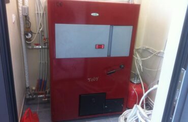 O αυτόματος compact λέβητας πέλλετ TOBY 20 KW