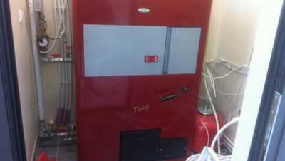 O αυτόματος compact λέβητας πέλλετ TOBY 20 KW