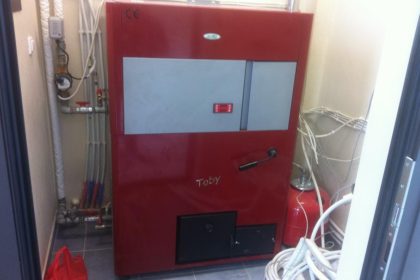 O αυτόματος compact λέβητας πέλλετ TOBY 20 KW