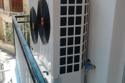 Αντλία θερμότητας σε μπαλκόνι διαμερίσματος στη Θεσσαλονίκη