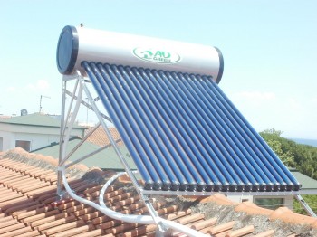 Εγκατάσταση ηλιακού θερμοσίφωνα με συλλέκτη κενού